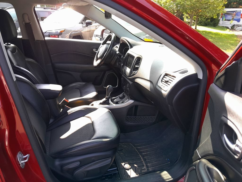 Used 2019 Jeep Compass Latitude w/ Popular Equipment Group AWD/4WD image 36