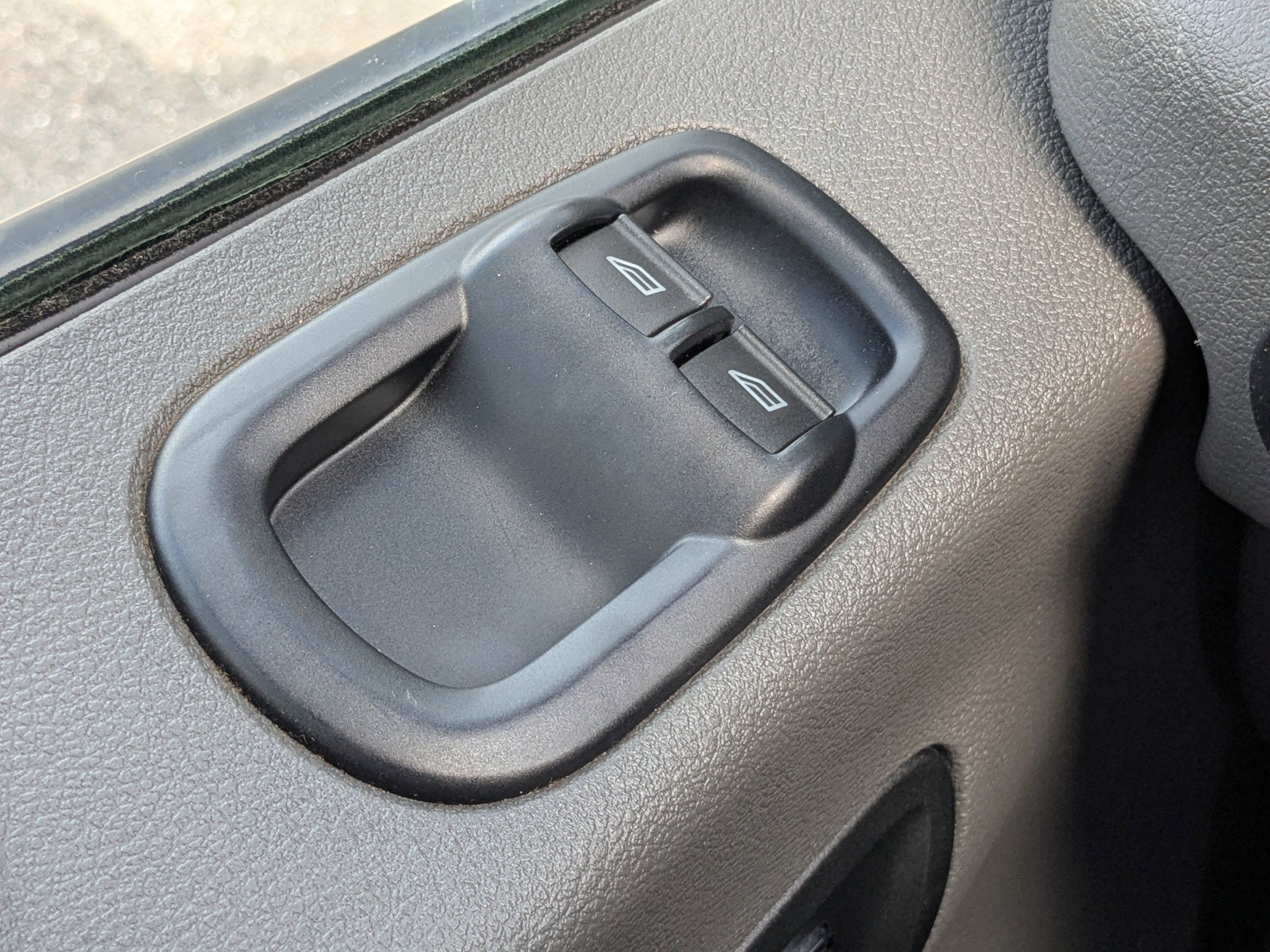 Used 2024 Ford Transit 250 Medium Roof w/ Load Area Protection Package image 27