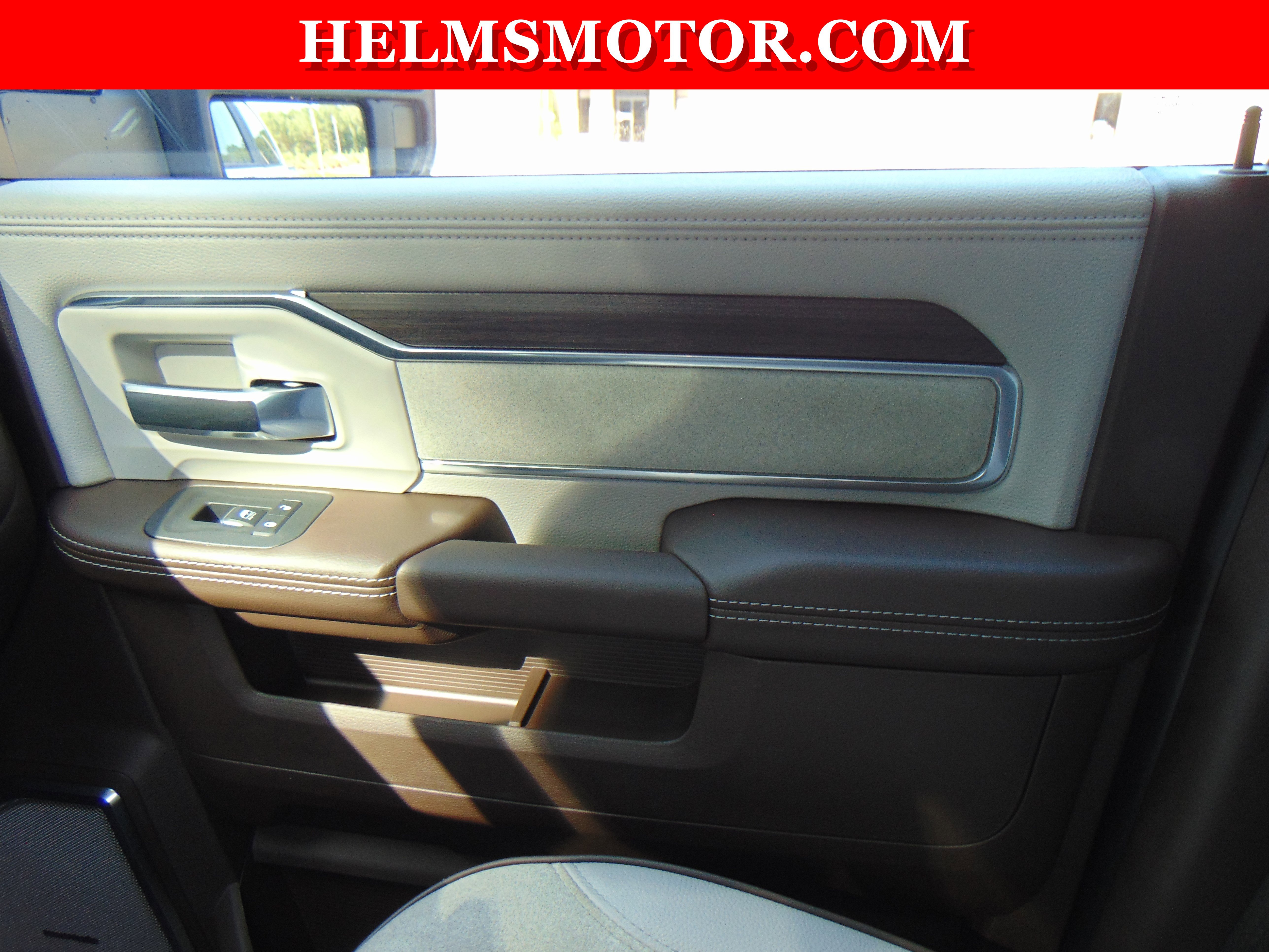 New 2025 RAM 2500 Laramie AWD/4WD image 36