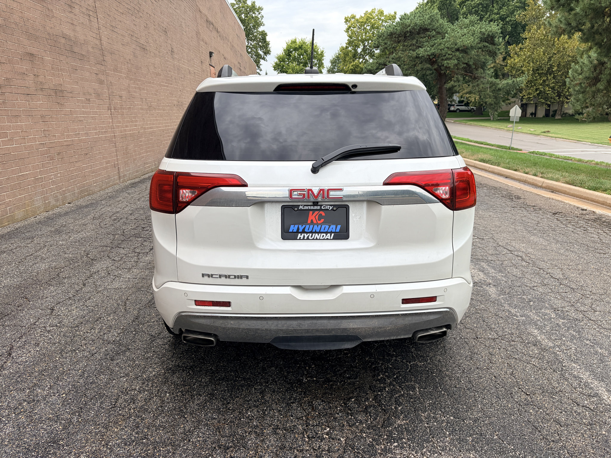 Used 2017 GMC Acadia Denali FWD image 4