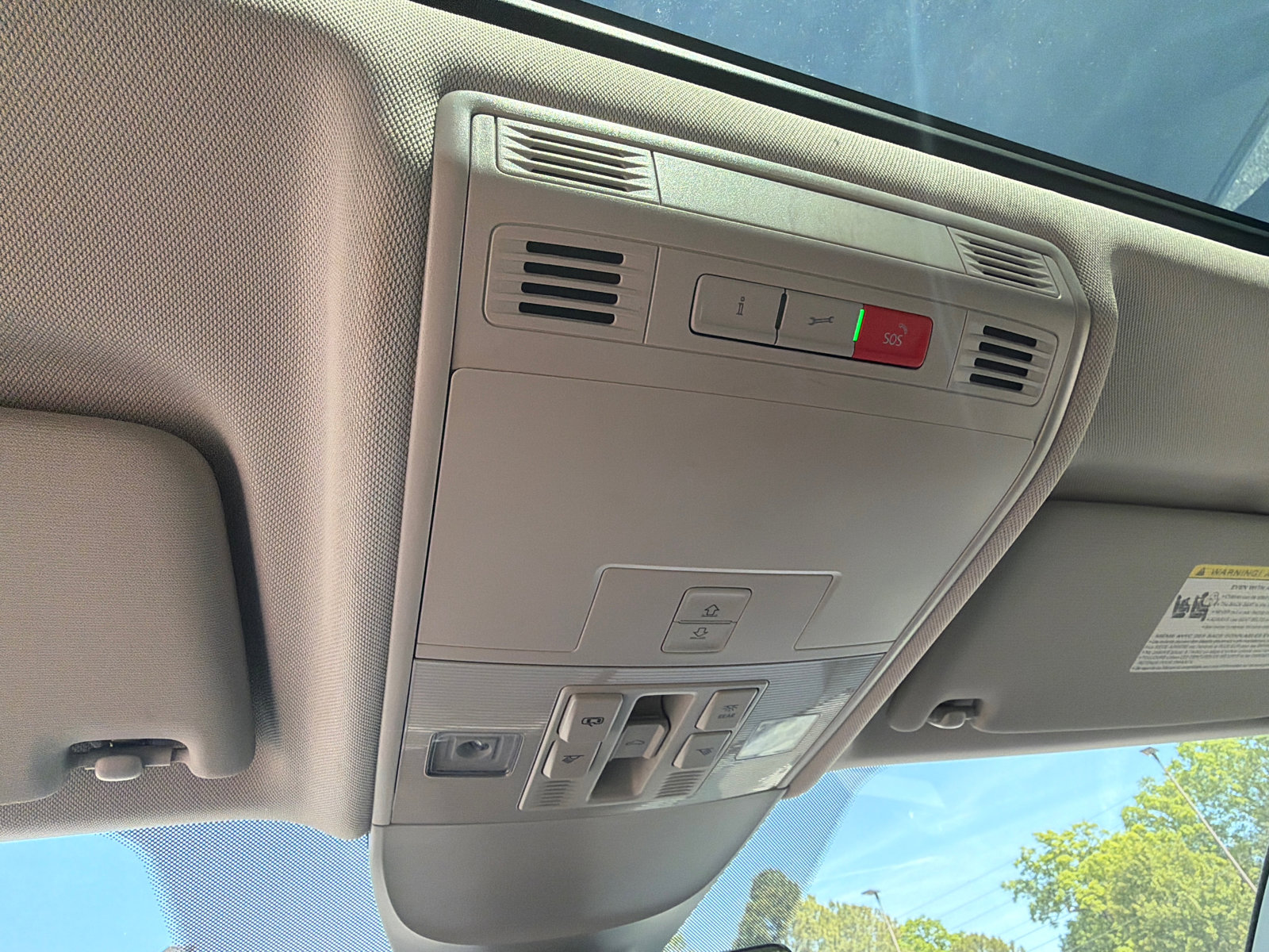 Used 2022 Volkswagen Taos SE w/ Panoramic Sunroof Package image 32