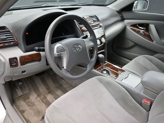 Used 2010 Toyota Camry LE image 16