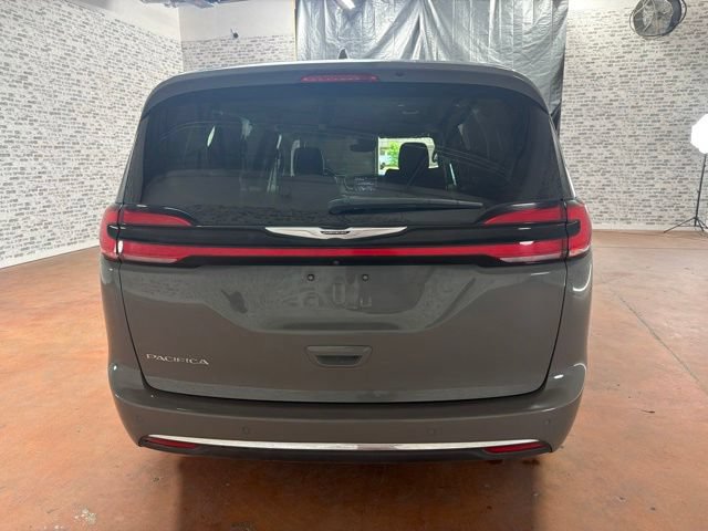 Used 2021 Chrysler Pacifica Touring-L FWD image 6