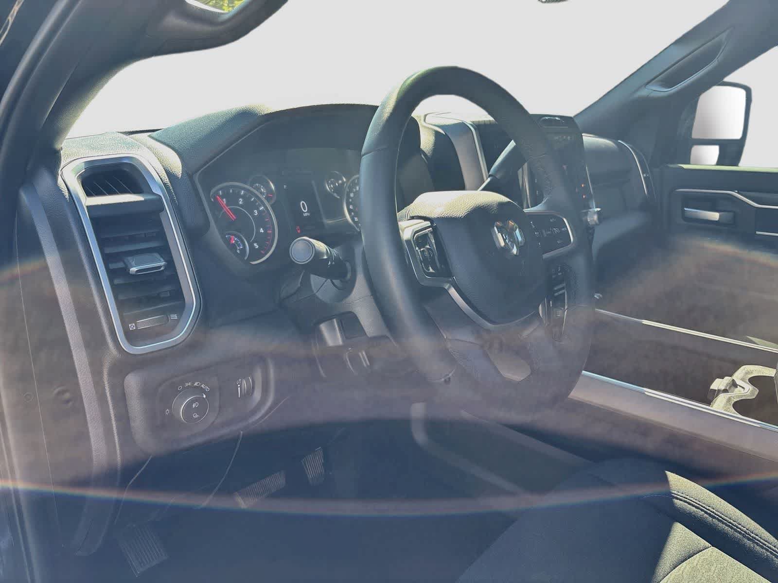 Used 2025 RAM 3500 Big Horn AWD/4WD image 9