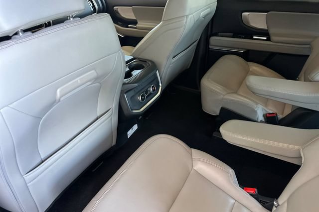 Used 2025 Ford Expedition Active AWD/4WD image 12