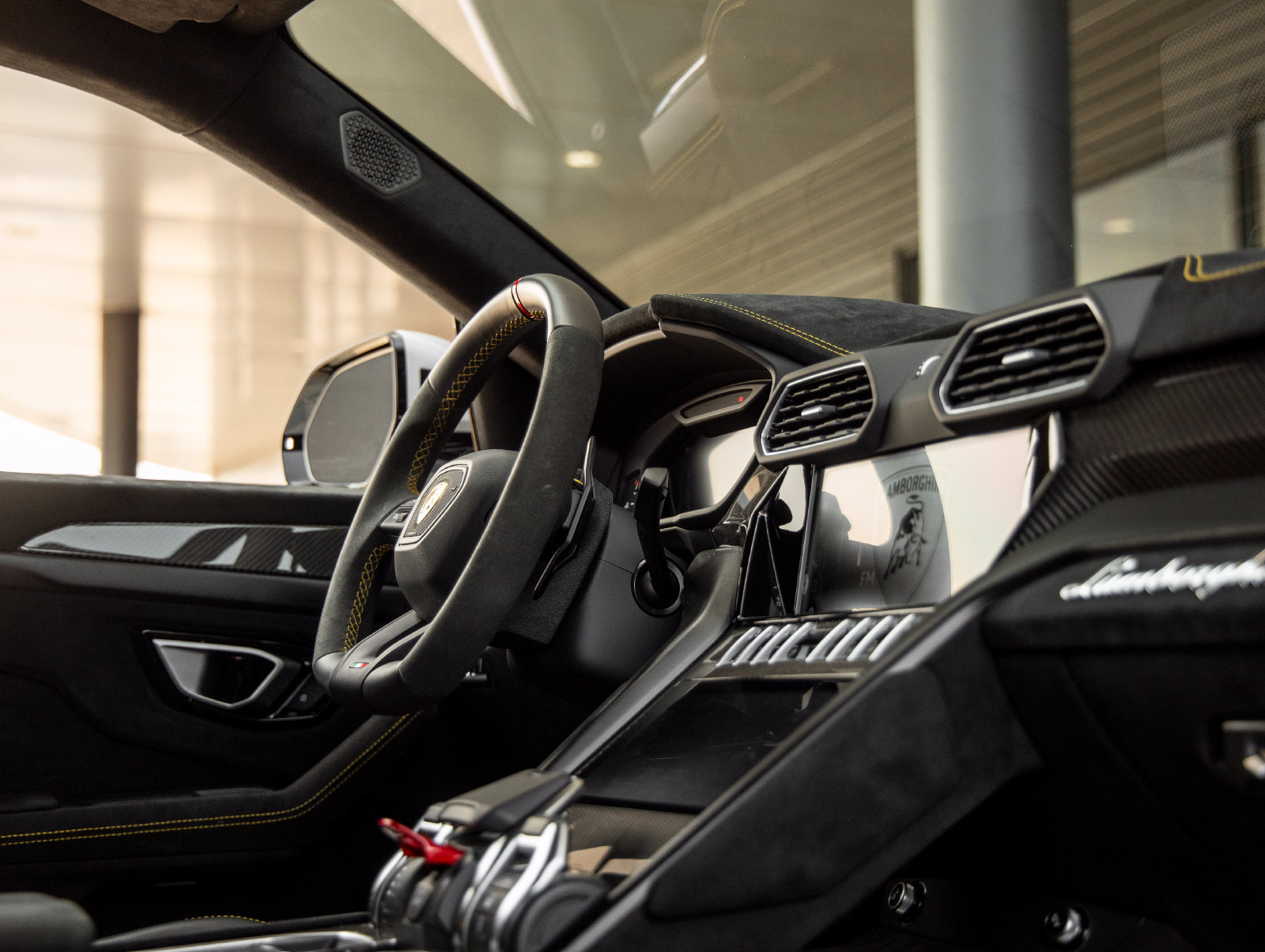Used 2024 Lamborghini Urus Performante AWD/4WD image 55