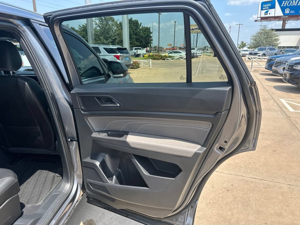 Used 2023 Volkswagen Atlas Cross Sport SE AWD/4WD image 19