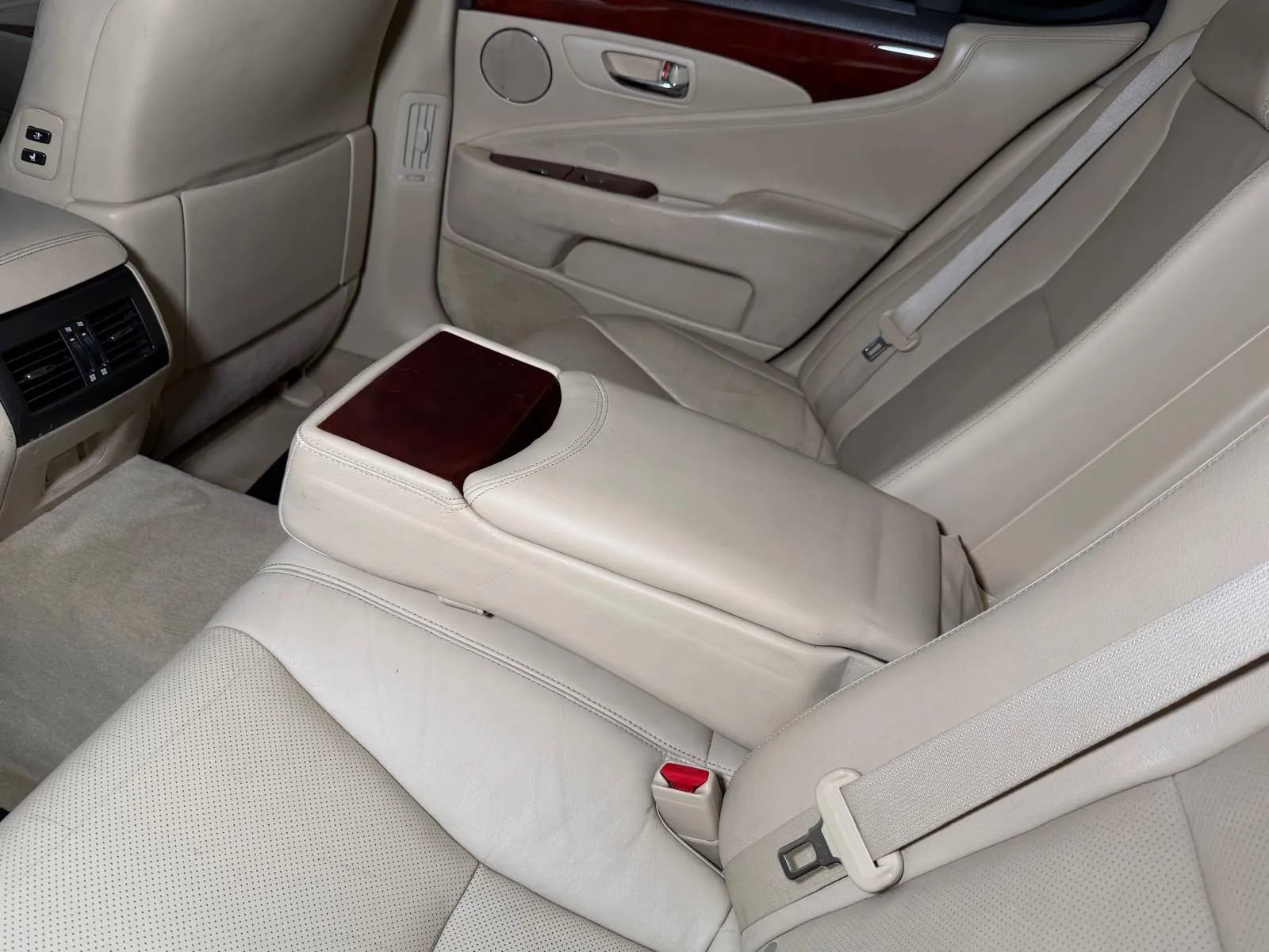 Used 2010 Lexus LS 460 RWD image 29