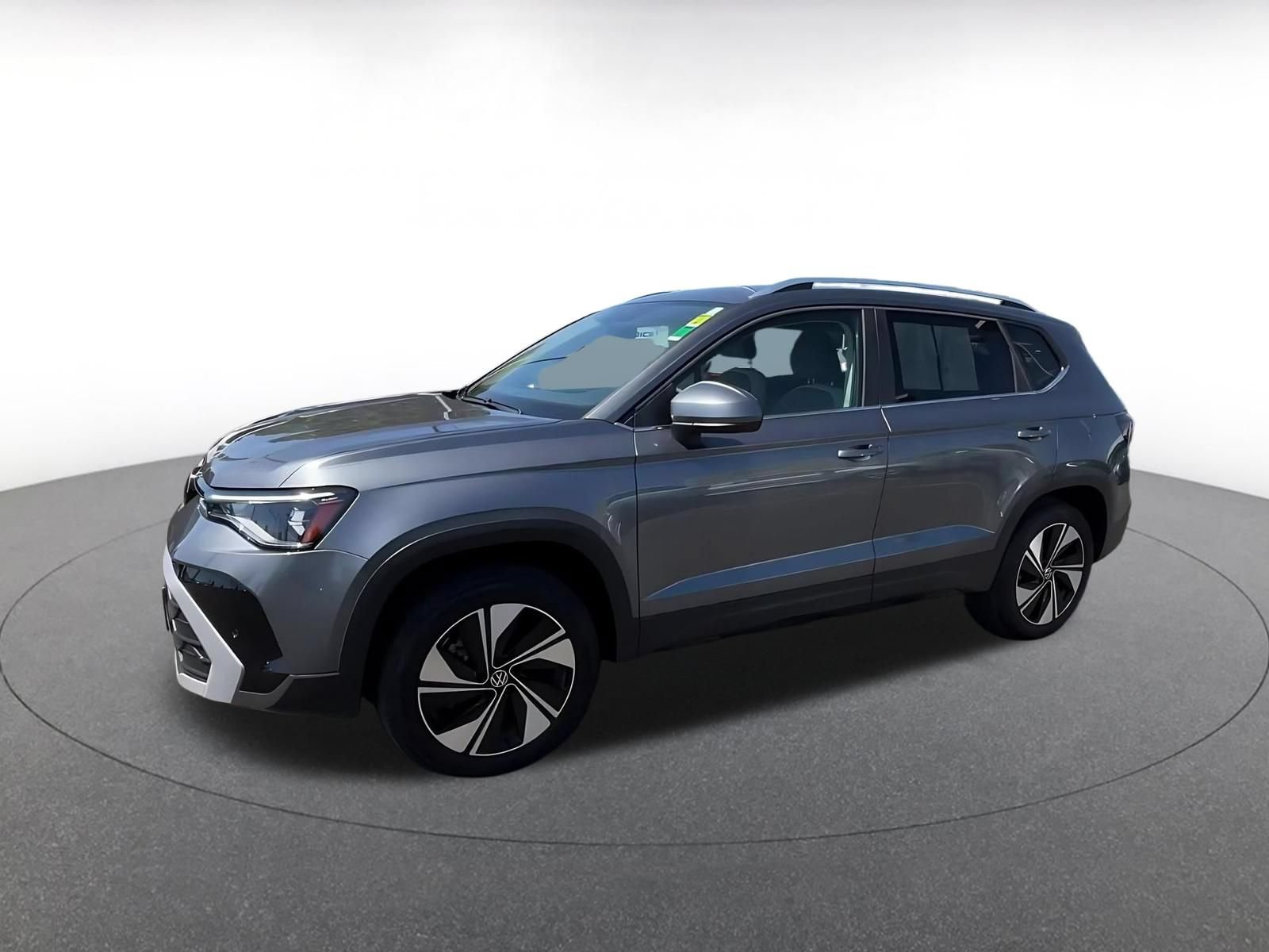 Used 2026 Volkswagen Taos SE AWD/4WD image 8