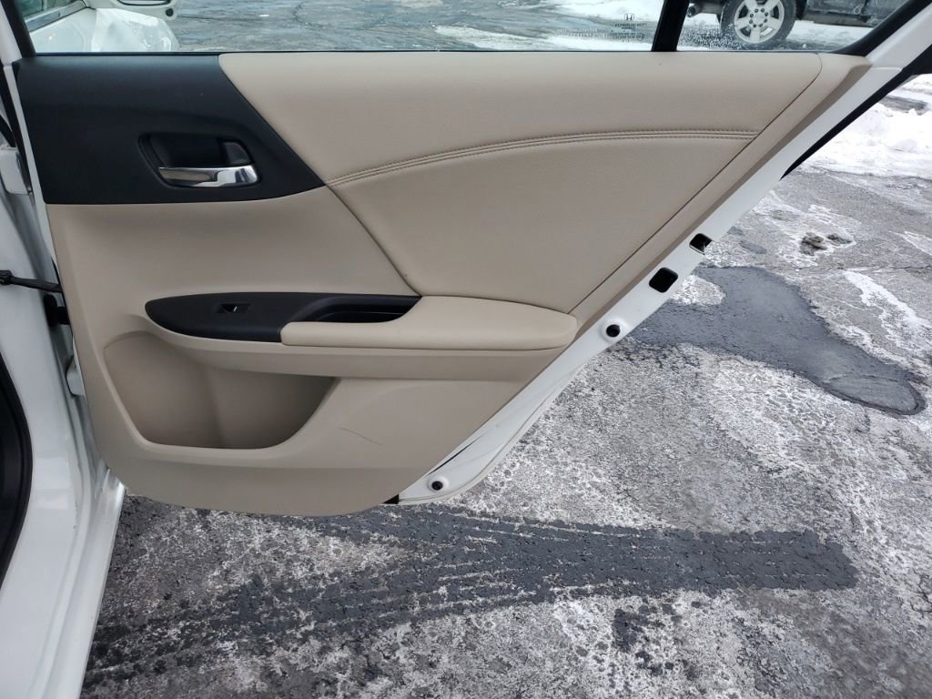 Used 2017 Honda Accord EX image 28