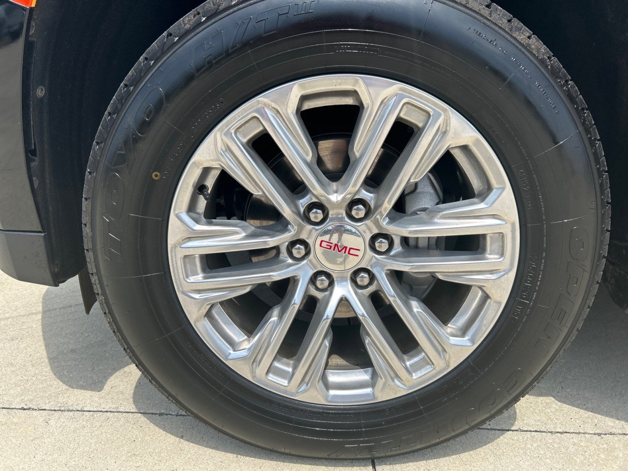 Used 2024 GMC Yukon SLT w/ SLT Luxury Package RWD image 9