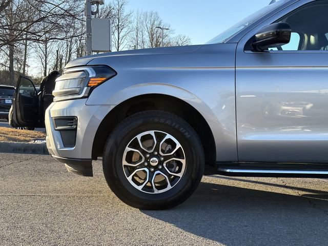 Used 2023 Ford Expedition Max XLT image 9