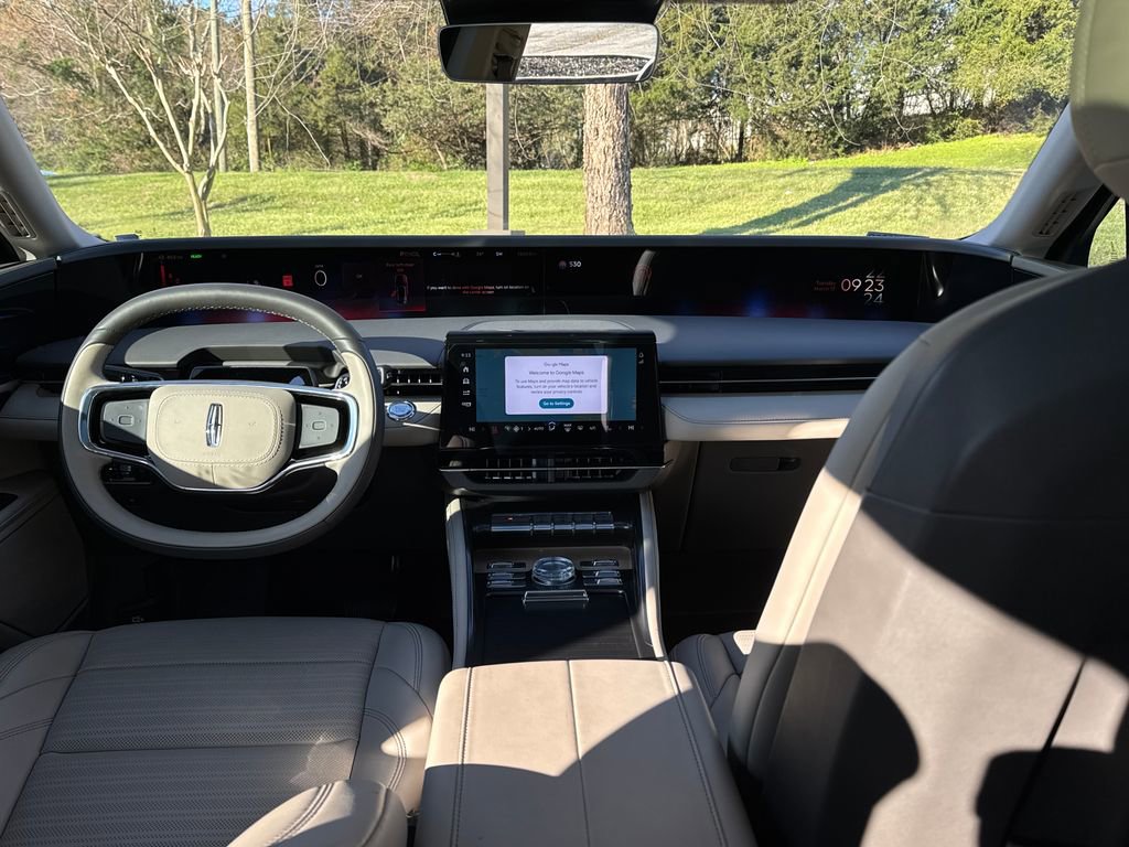 Used 2025 Lincoln Nautilus Reserve image 12