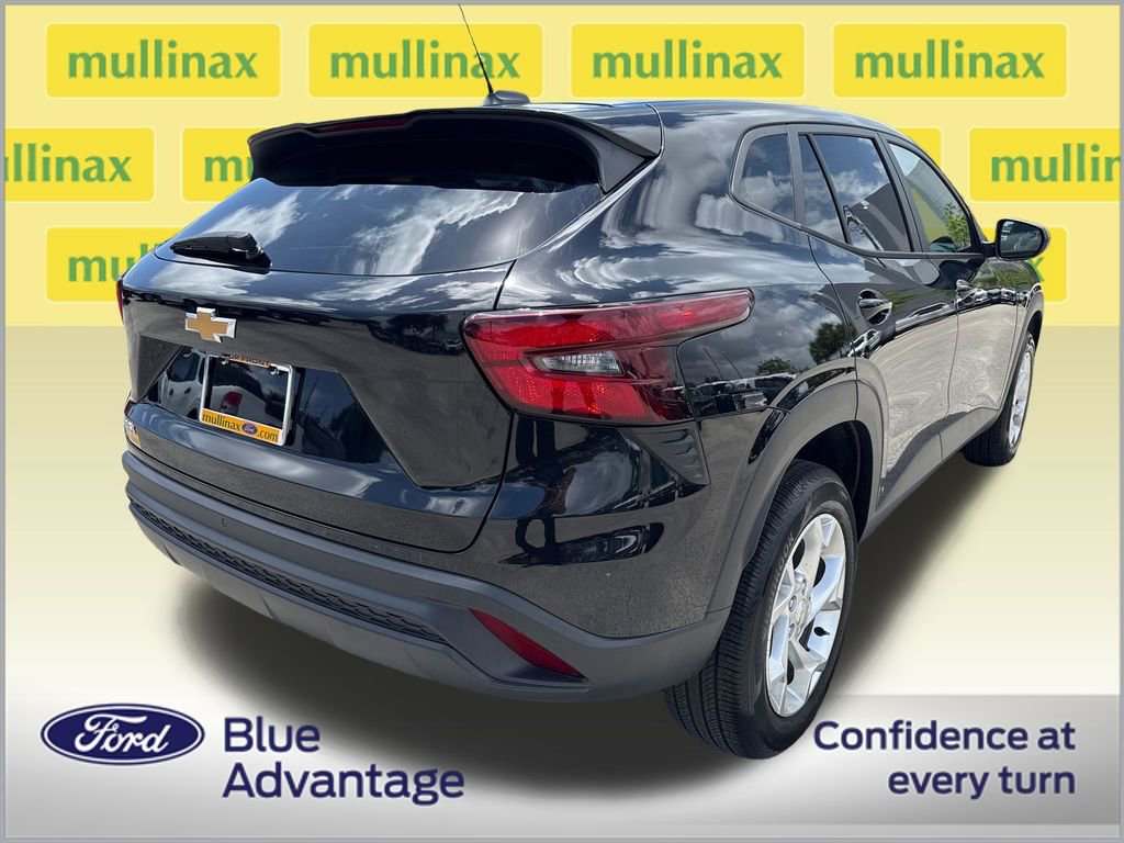 Used 2024 Chevrolet Trax LS w/ LS Convenience Package FWD image 4