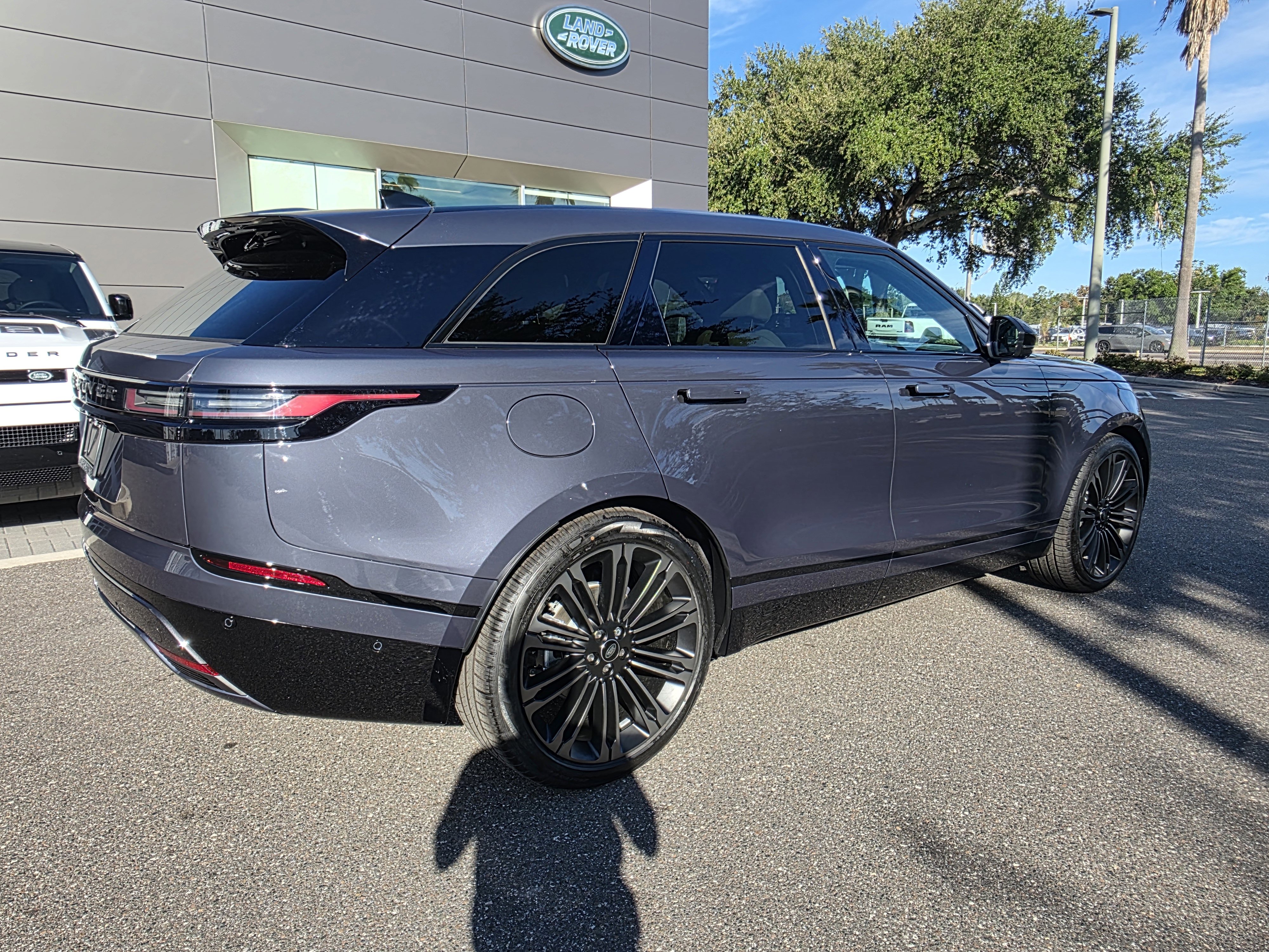 New 2026 Land Rover Range Rover Velar Dynamic SE image 4