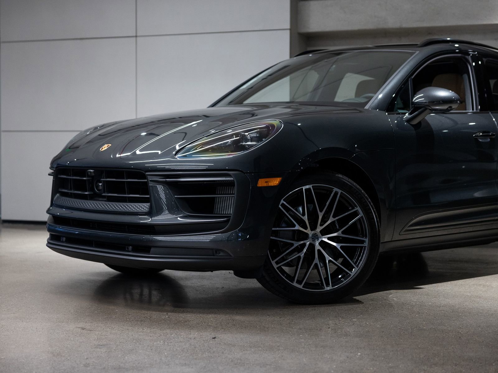 Certified 2025 Porsche Macan S image 27