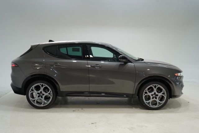 New 2025 Alfa Romeo Tonale w/ Premium Package image 8