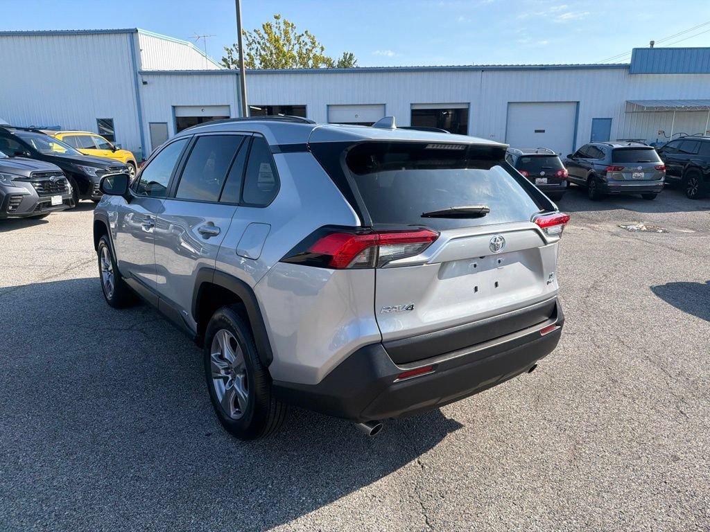 Used 2025 Toyota RAV4 LE AWD/4WD image 5