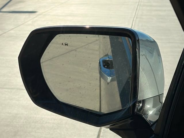Used 2025 GMC Yukon XL Denali RWD image 28