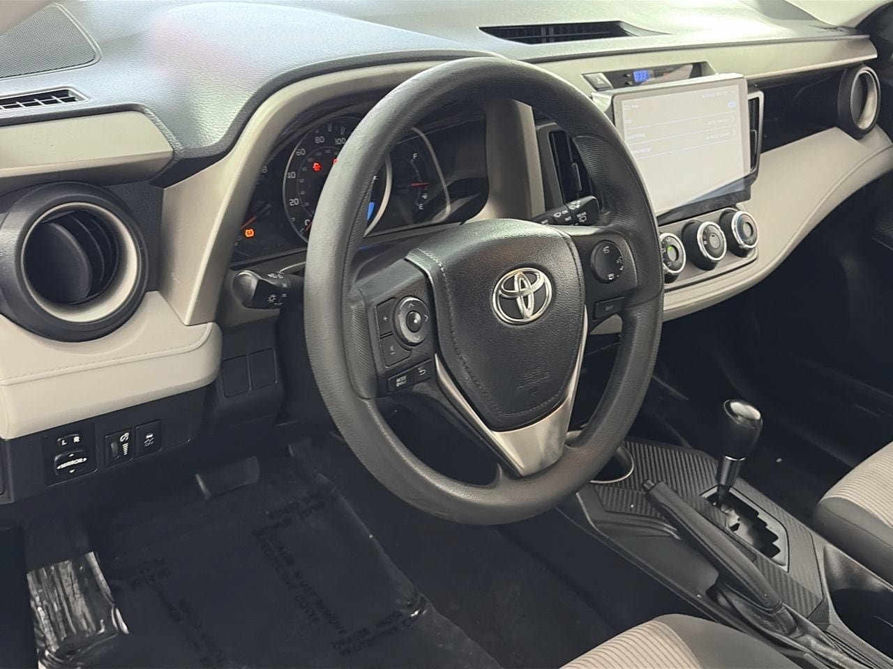 Used 2015 Toyota RAV4 LE FWD image 11