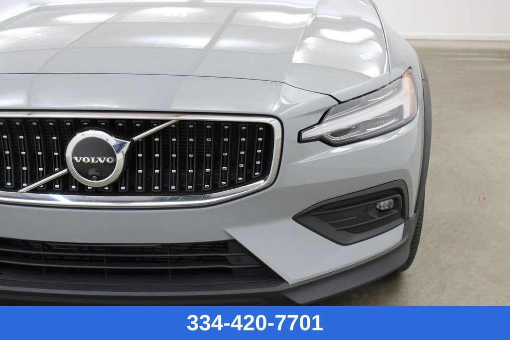 Used 2025 Volvo V60 B5 Cross Country Plus image 7
