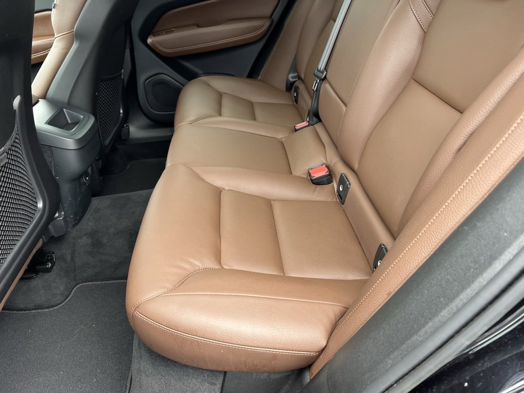 Used 2023 Volvo XC60 B5 Plus image 16