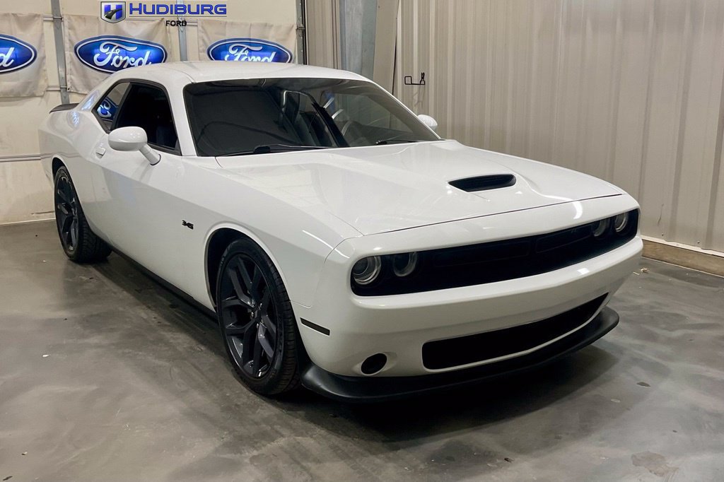 Used 2023 Dodge Challenger R/T RWD image 1