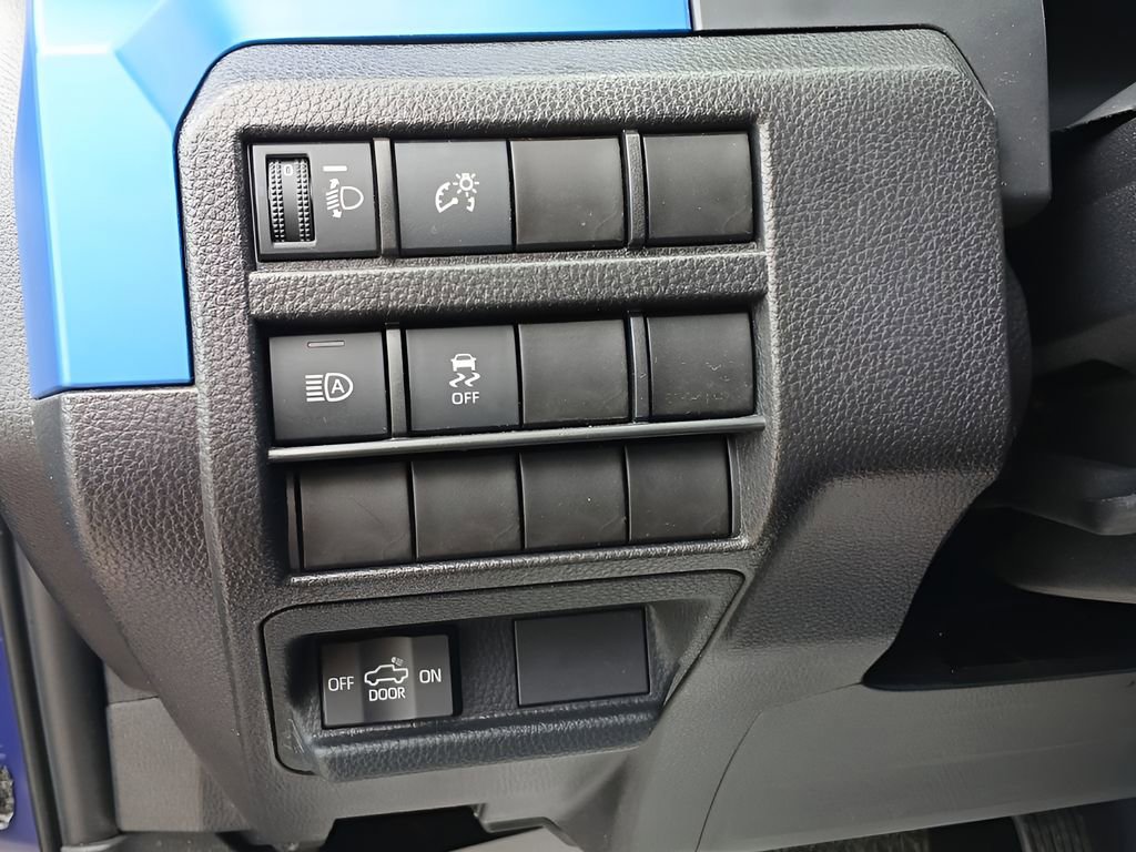 Used 2025 Toyota Tacoma TRD Off-Road AWD/4WD image 15