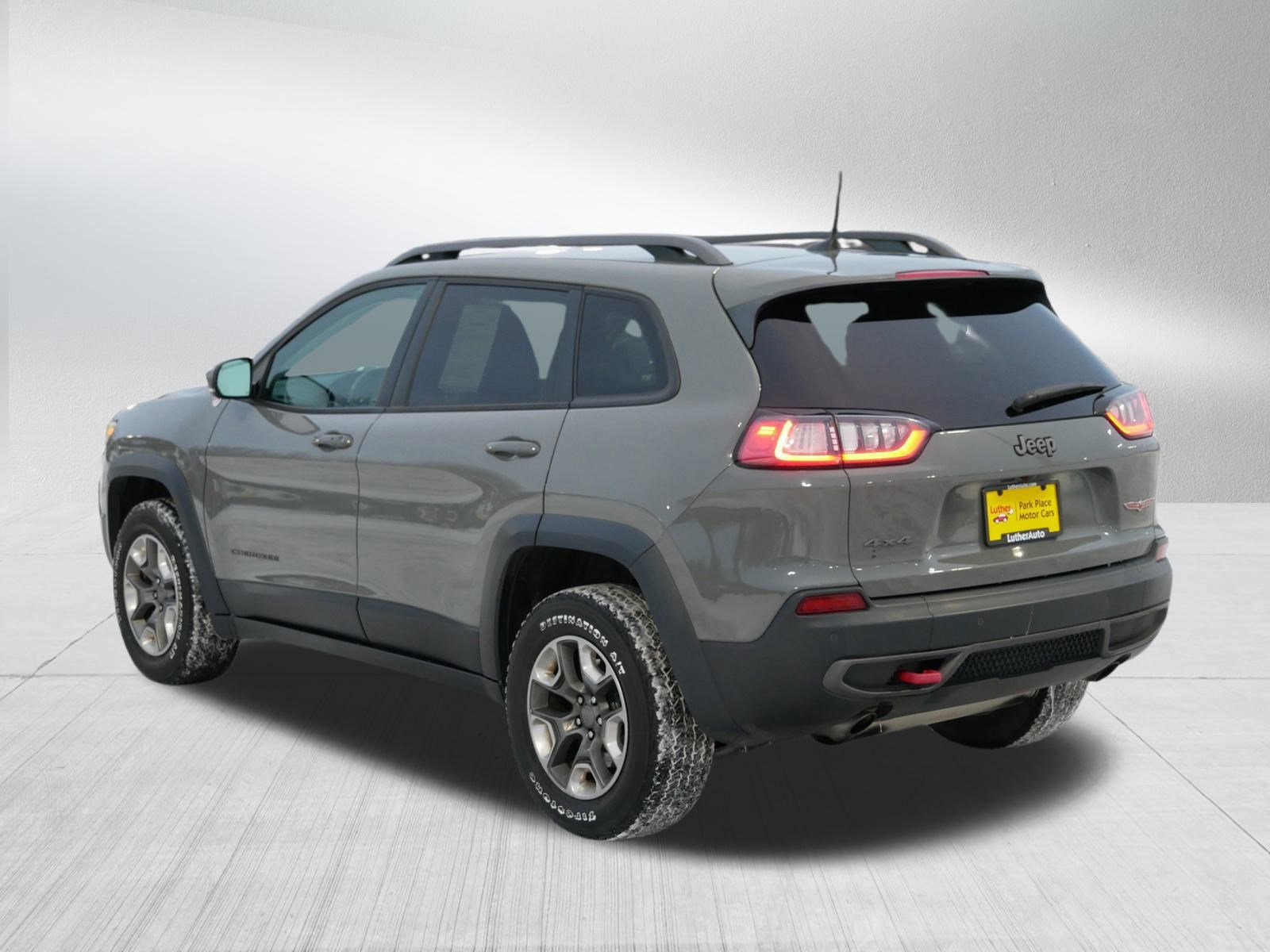 Used 2019 Jeep Cherokee Trailhawk w/ Cold Weather Group image 5