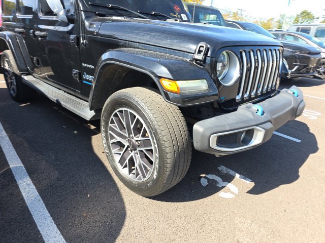 Used 2023 Jeep Wrangler Unlimited Sahara w/ Cold Weather Group AWD/4WD image 3