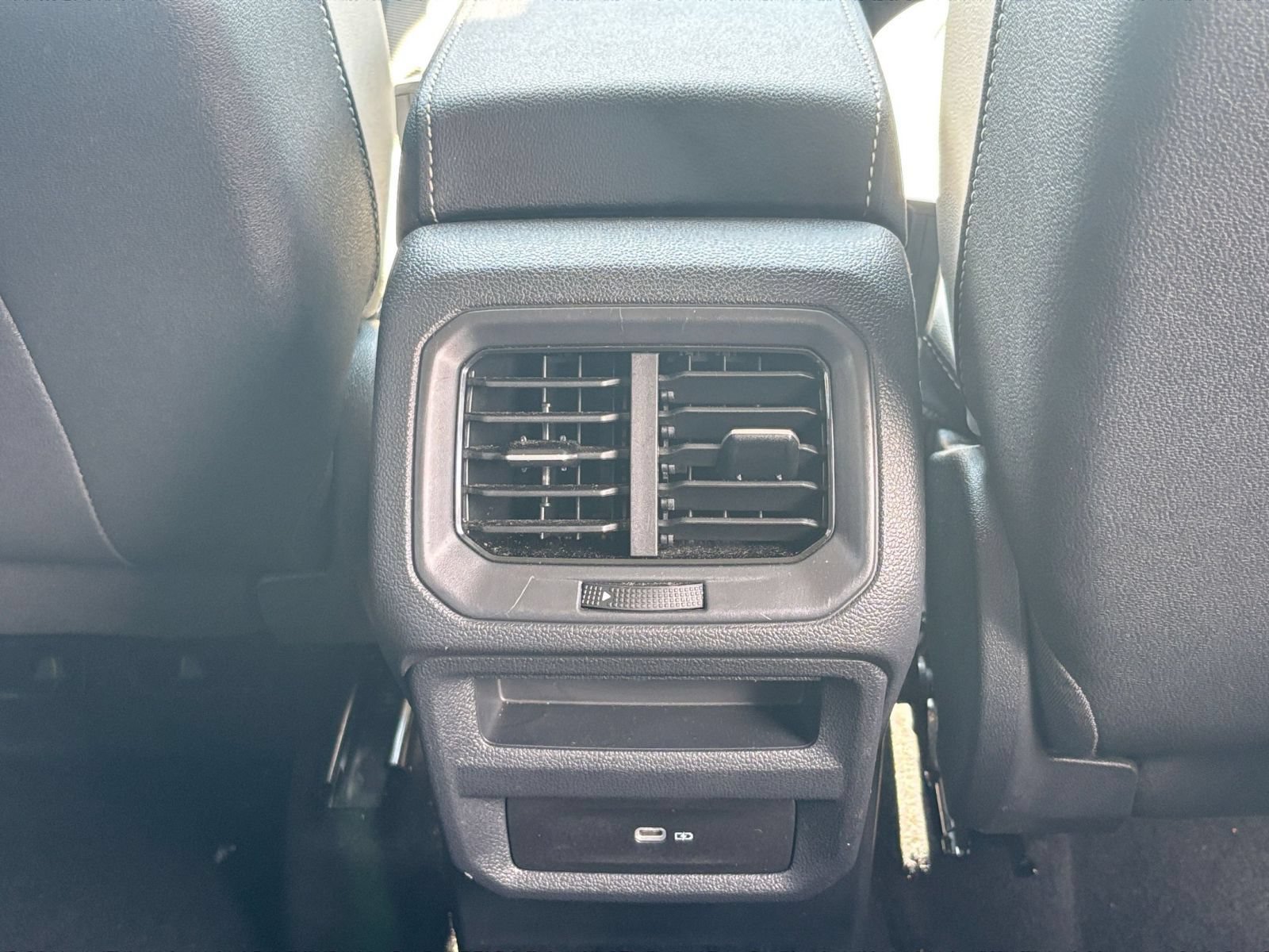Used 2025 Volkswagen Taos SE FWD image 22