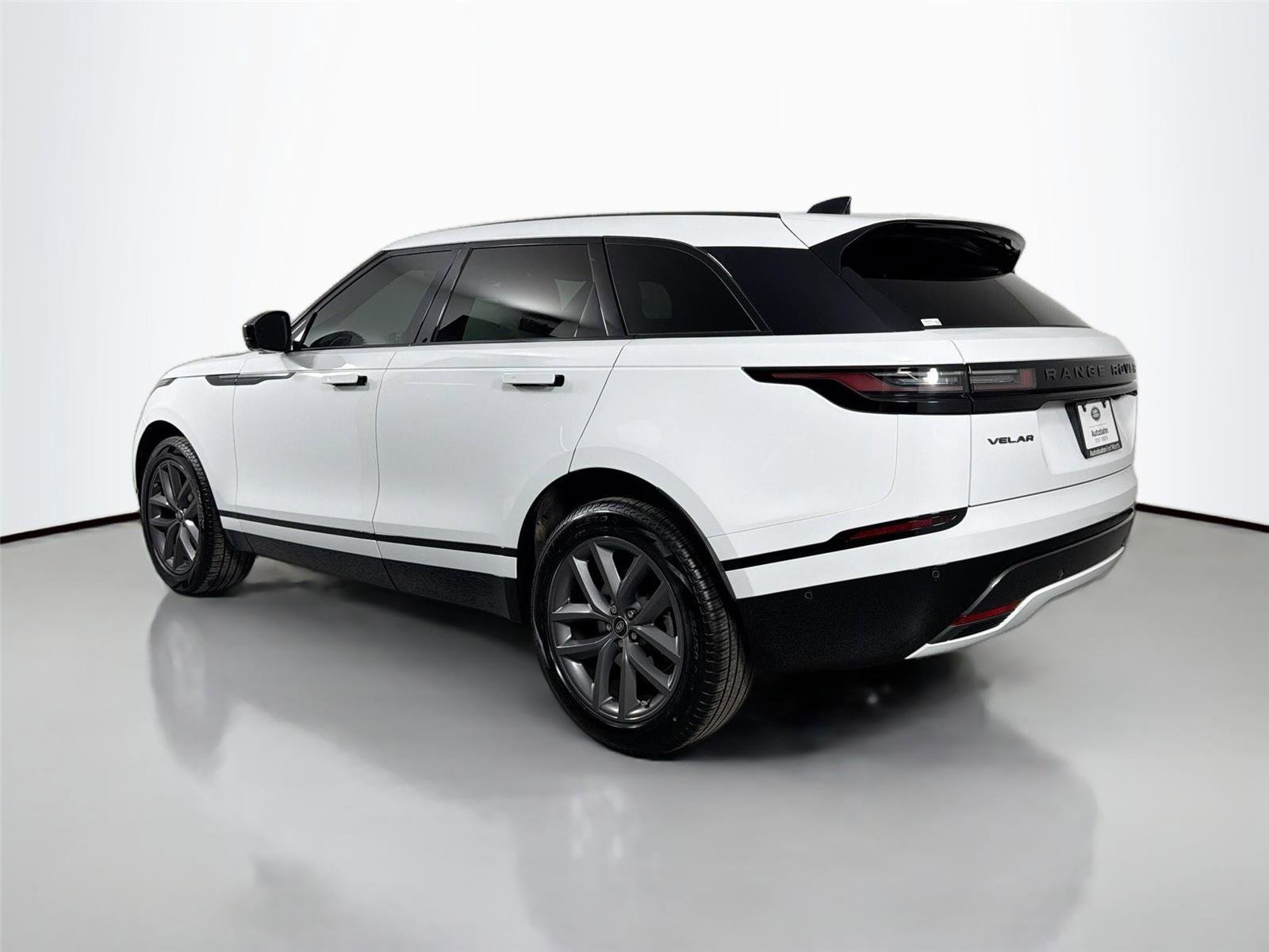 Certified 2026 Land Rover Range Rover Velar Dynamic SE AWD/4WD image 7