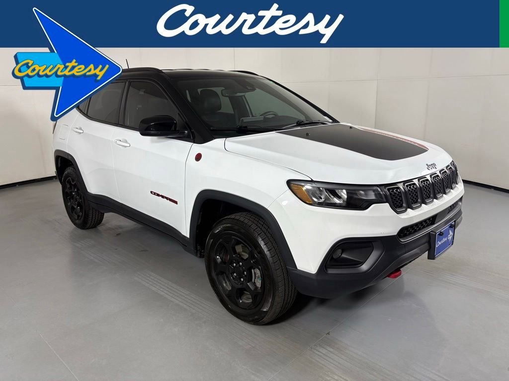 Used 2024 Jeep Compass Trailhawk AWD/4WD image 1
