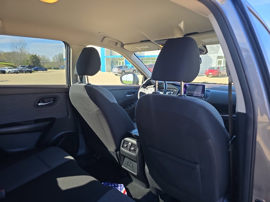Used 2023 Nissan Rogue SV FWD image 16