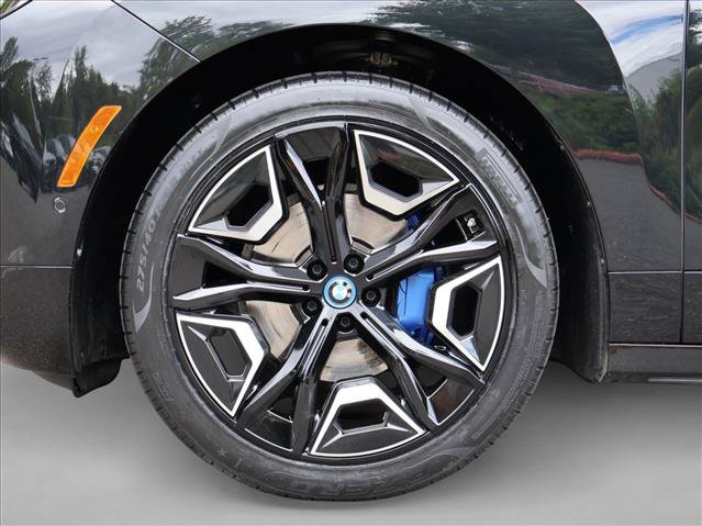 Used 2023 BMW iX xDrive50 w/ Sport Package AWD/4WD image 28