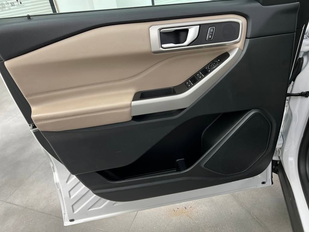 Used 2024 Ford Explorer XLT w/ Equipment Group 202A image 11