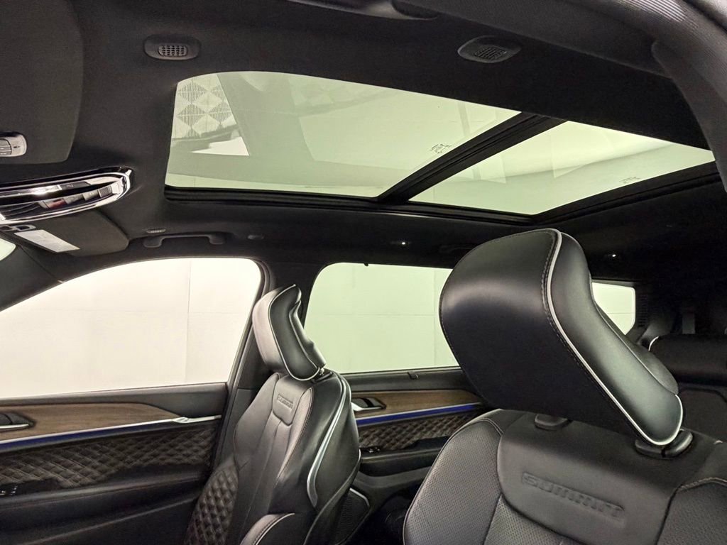 Used 2023 Jeep Grand Cherokee L Summit w/ Luxury Tech Group V image 24