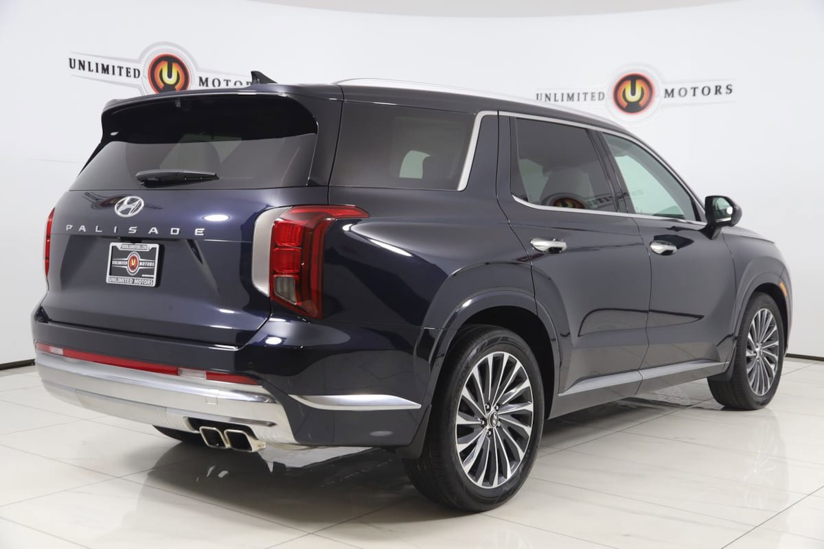Used 2024 Hyundai Palisade Calligraphy FWD image 3