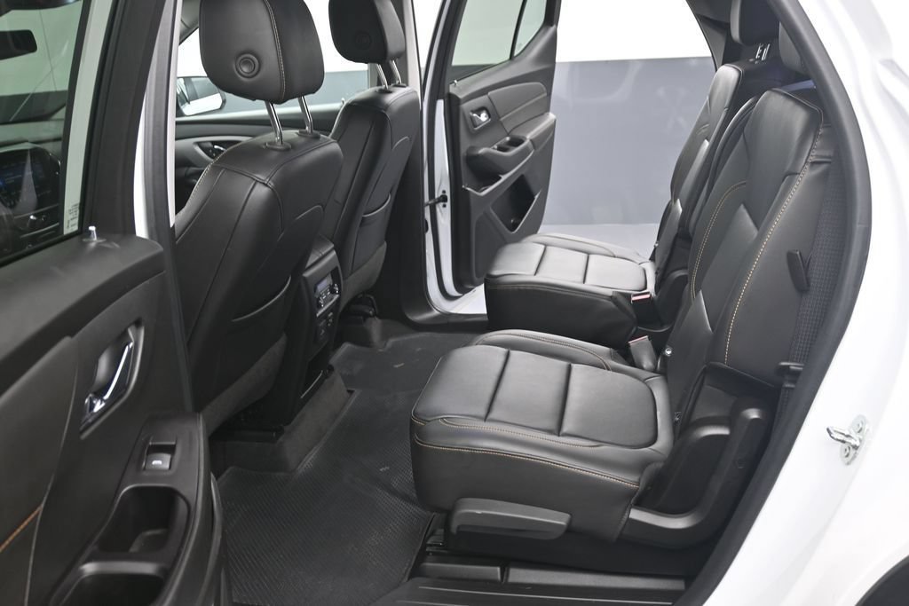 Certified 2020 Chevrolet Traverse LT w/ LT Premium Package AWD/4WD image 13