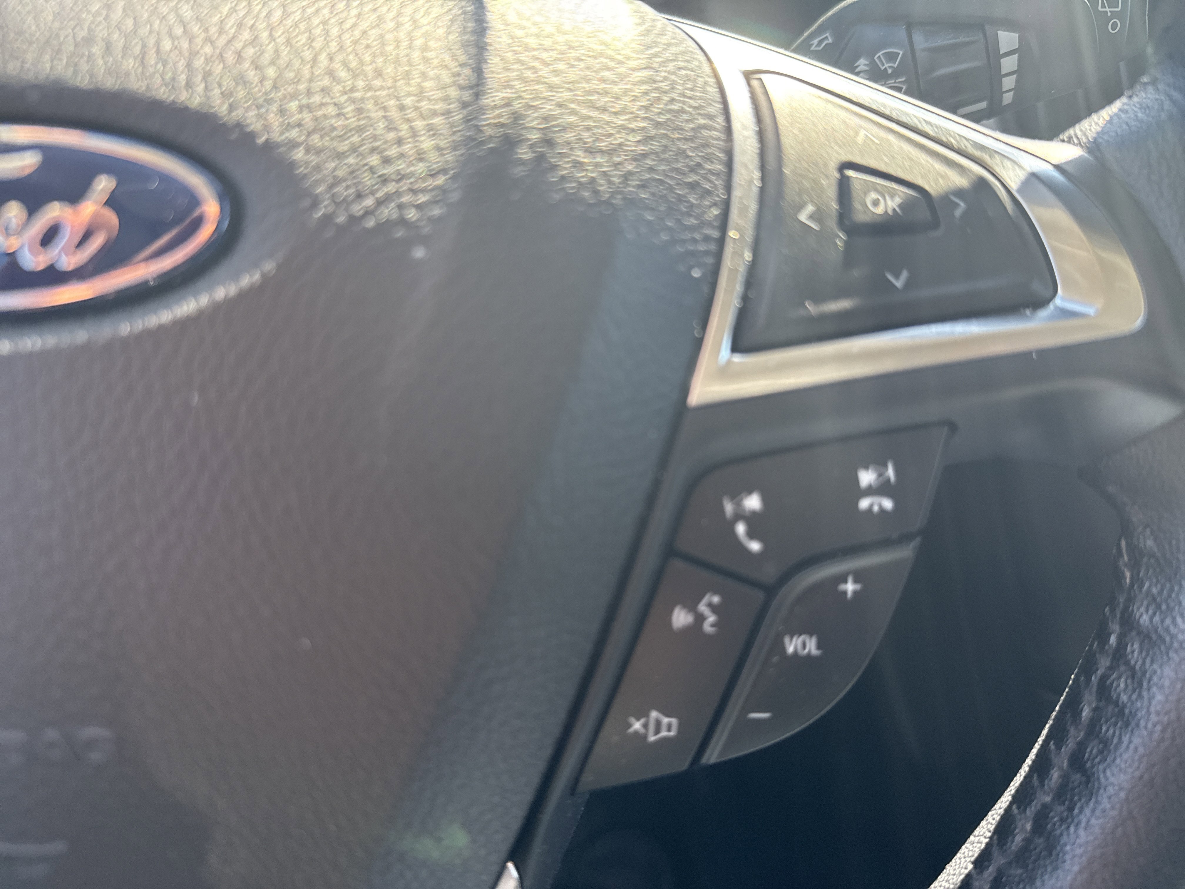 Used 2023 Ford Edge SEL image 19