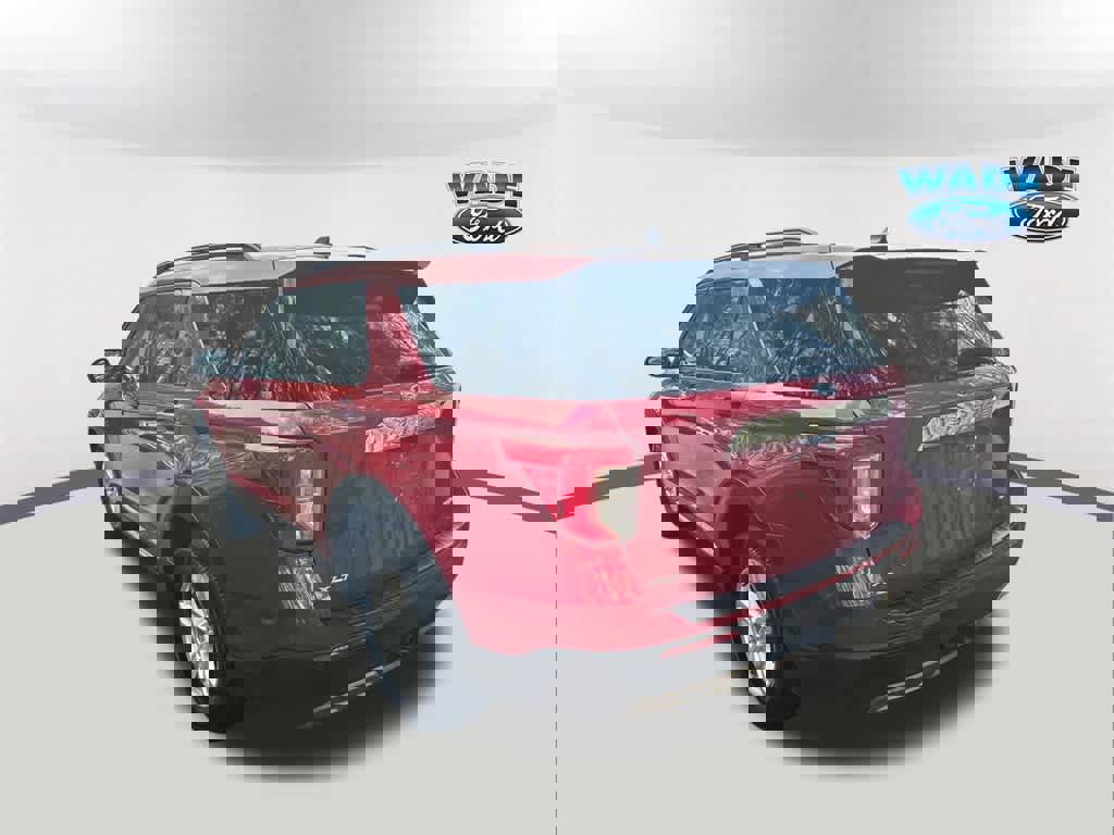 Used 2022 Ford Explorer XLT w/ Equipment Group 202A image 6