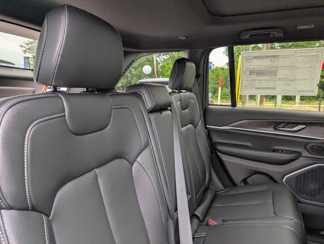 New 2026 Jeep Grand Cherokee Limited AWD/4WD image 32