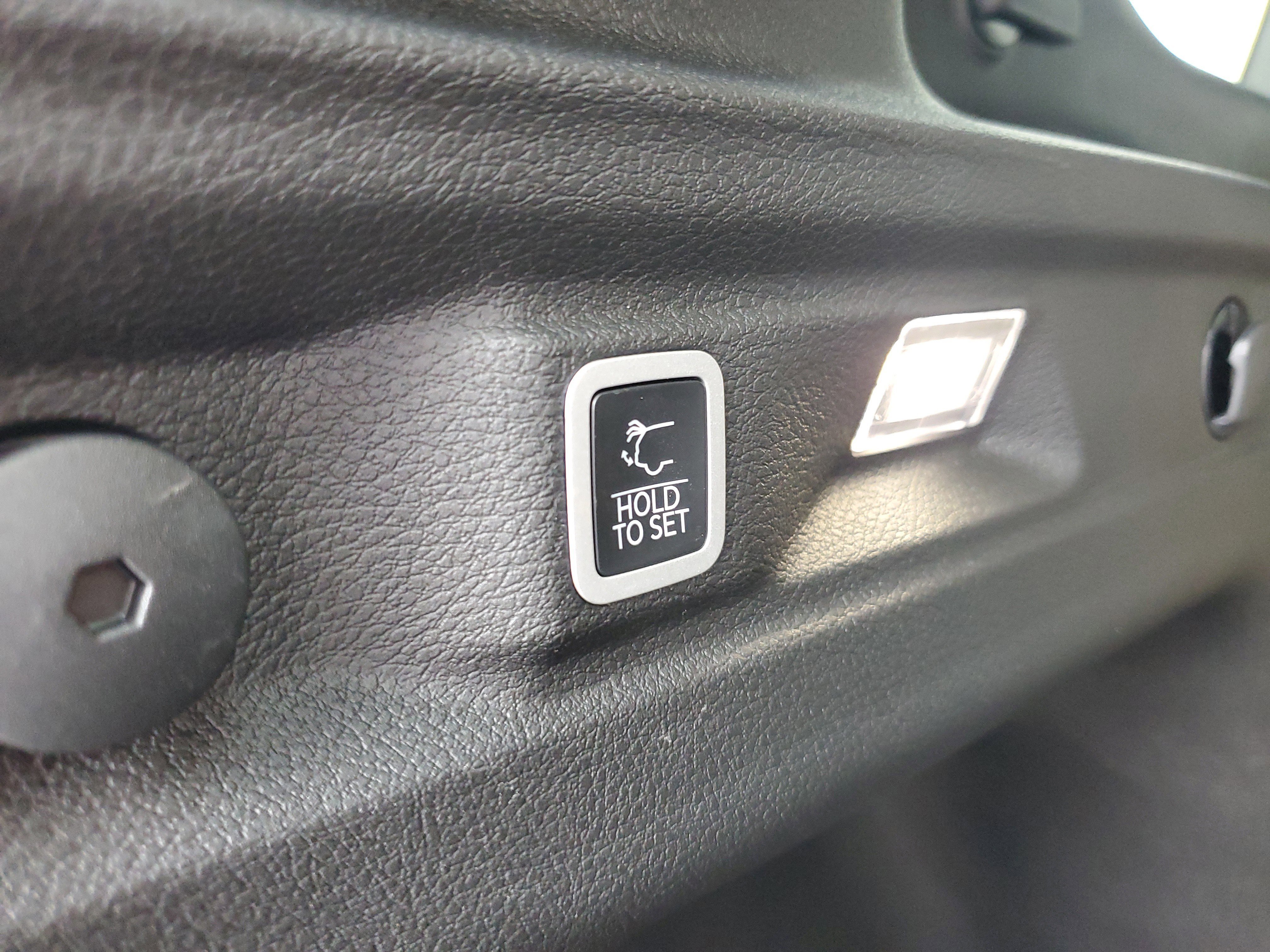 Used 2025 Jeep Grand Cherokee L Limited image 8