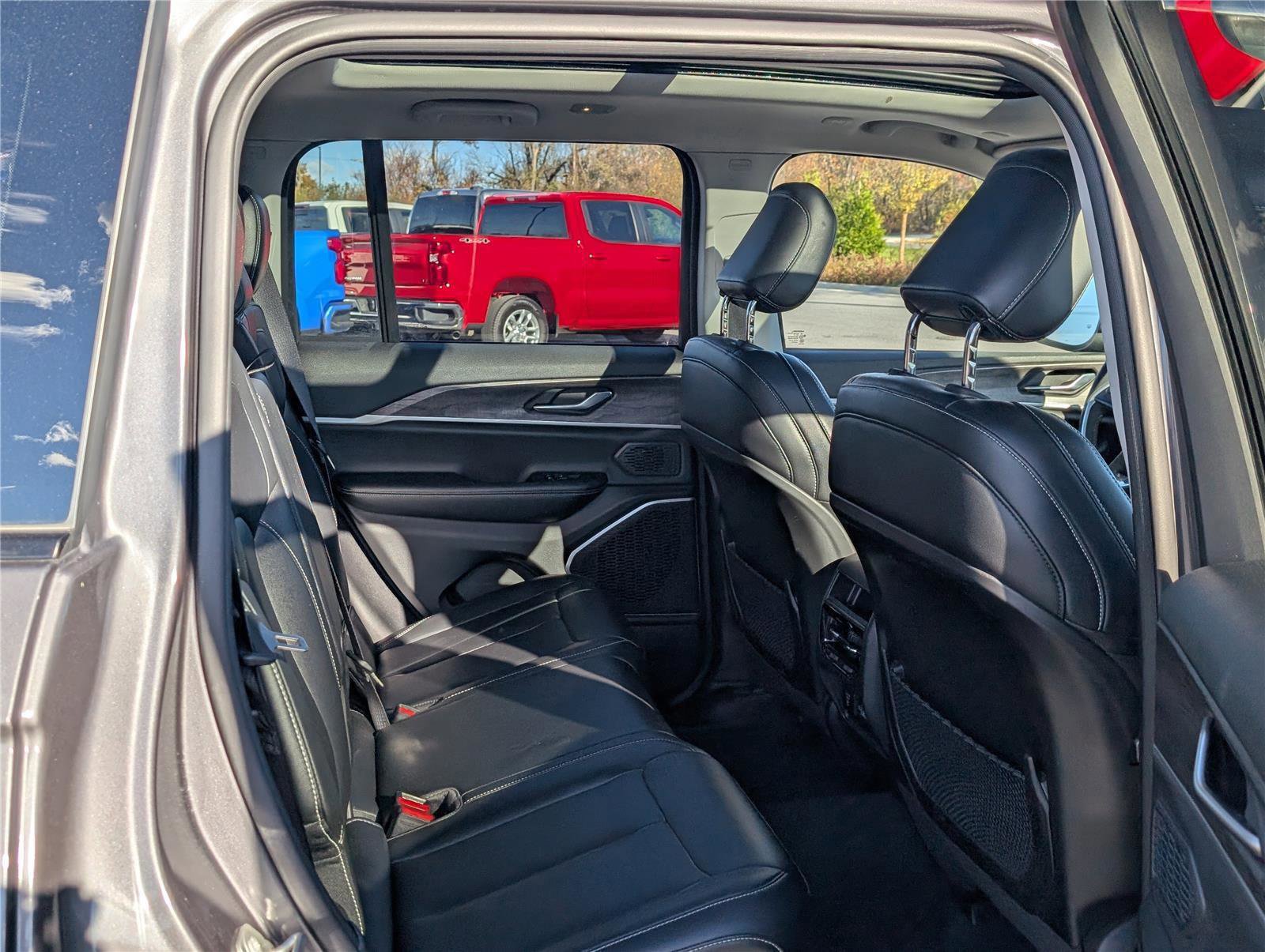 Used 2023 Jeep Grand Cherokee 4WD 4xe image 12