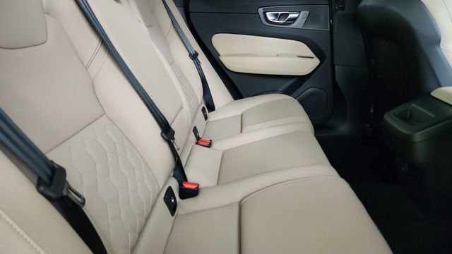 New 2026 Volvo XC60 B5 Plus w/ Climate Package PRO AWD/4WD image 32