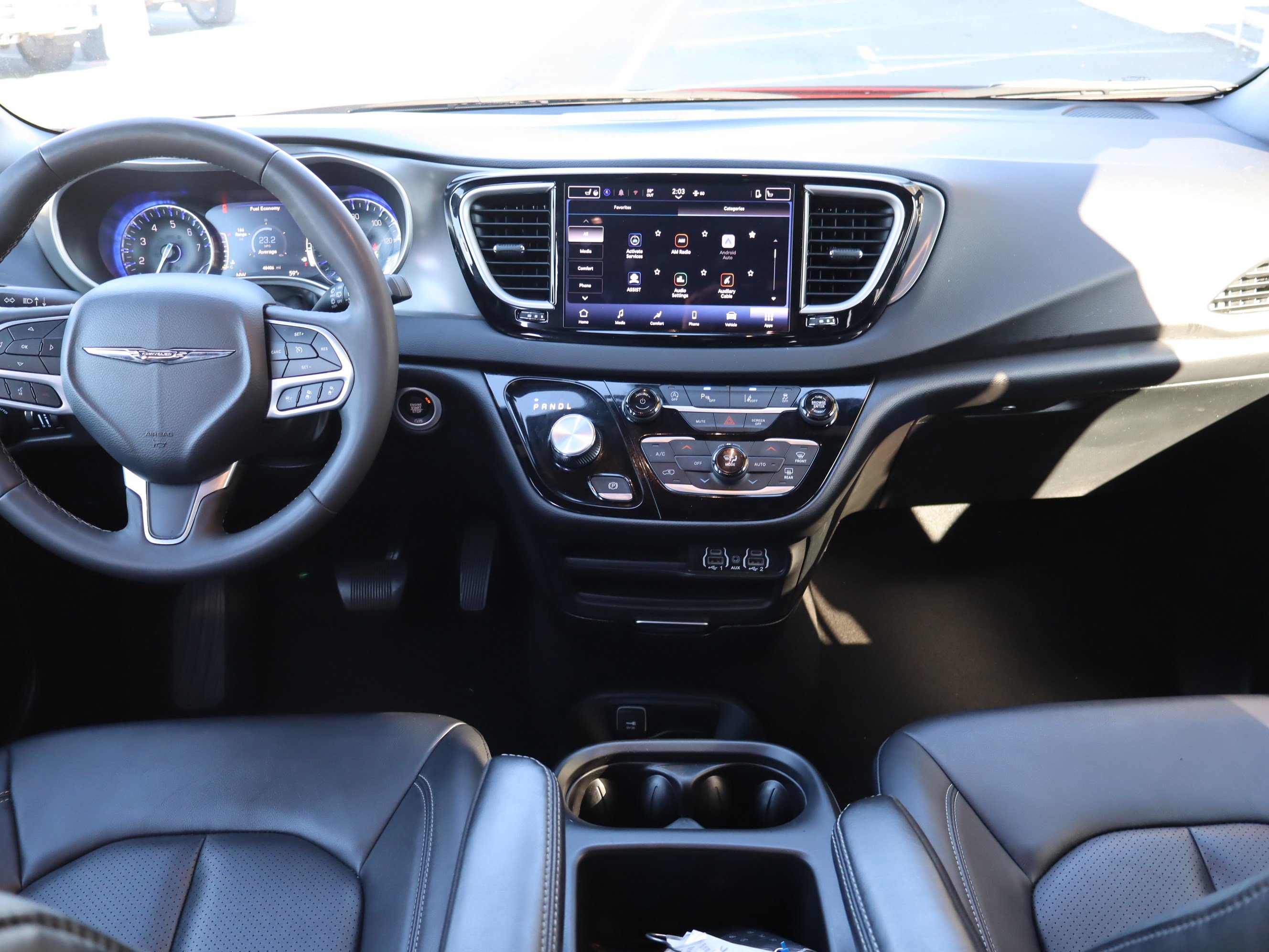 Used 2025 Chrysler Pacifica Select image 14