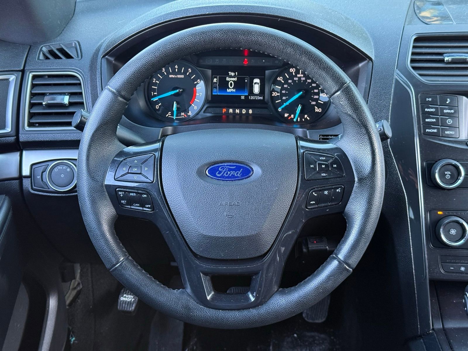 Used 2018 Ford Explorer XLT image 24