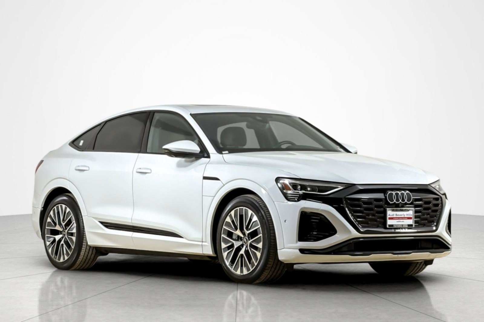 Used 2024 Audi Q8 e-tron Premium Plus AWD/4WD image 7