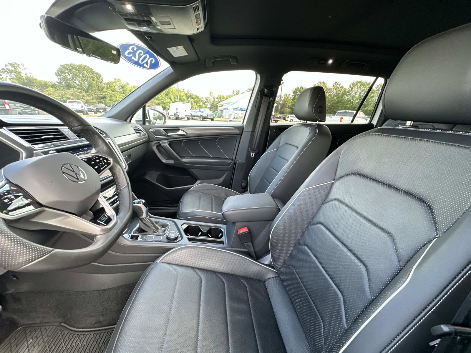 Used 2023 Volkswagen Tiguan SEL R-Line image 24