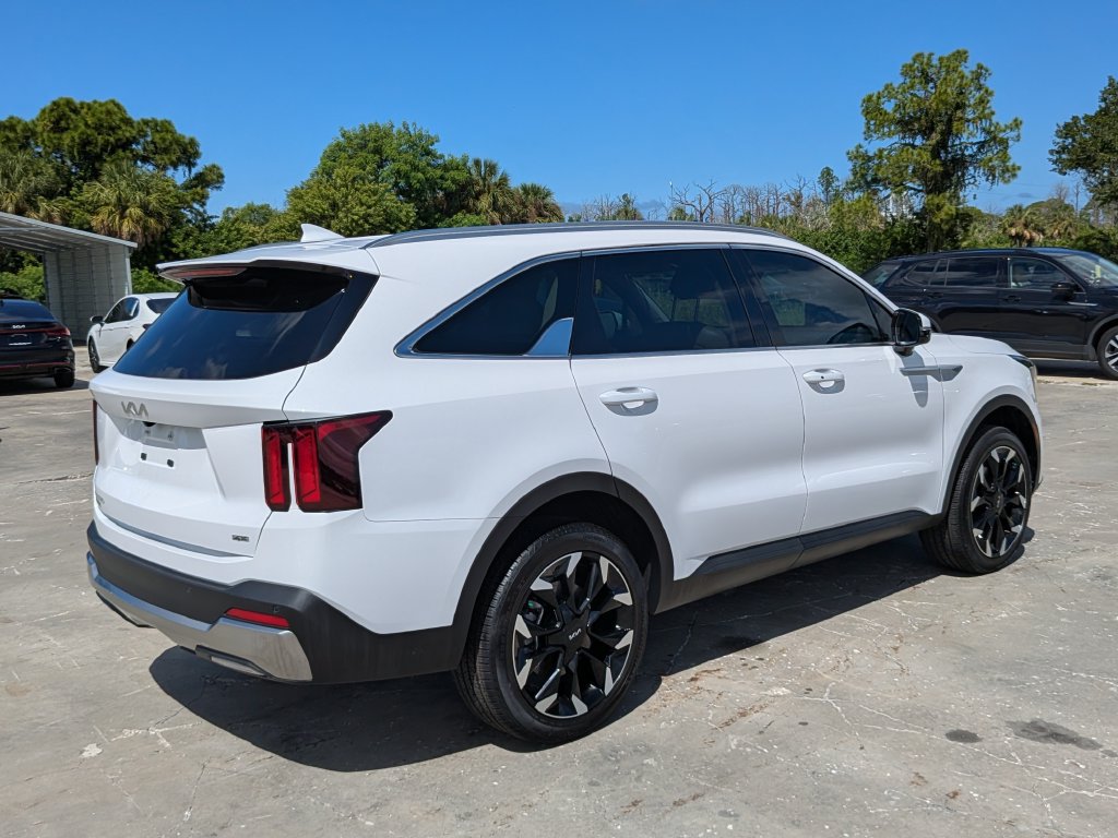 Certified 2026 Kia Sorento EX AWD/4WD image 8